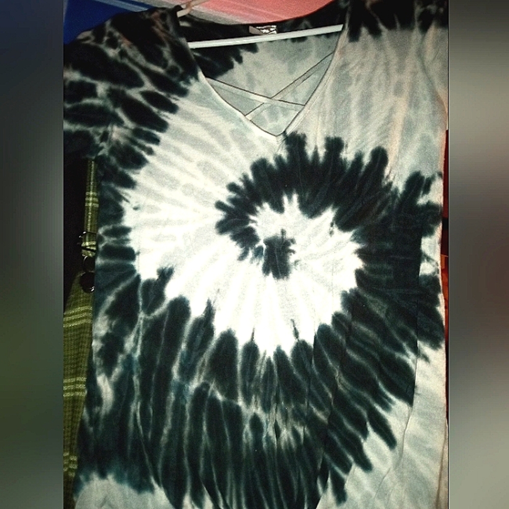 Black and white spiral top